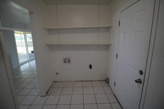 Building Photo - 5725 Waycross Ave