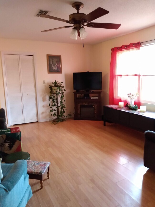 Building Photo - 103 Colebrook Ct