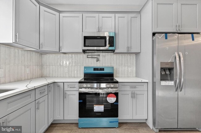 Building Photo - 34 W Sharpnack St