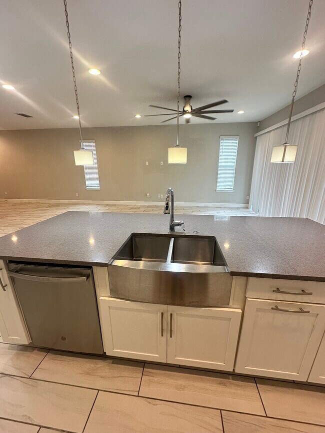 Building Photo - Longwood Townhouse