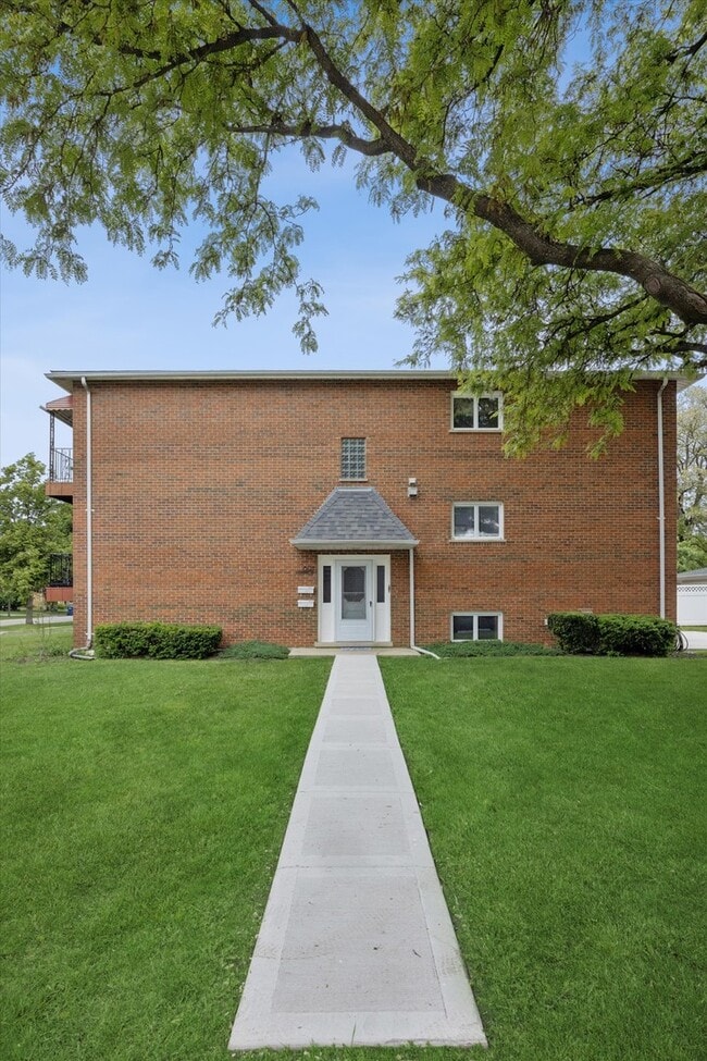 Building Photo - 801 Barnsdale Rd
