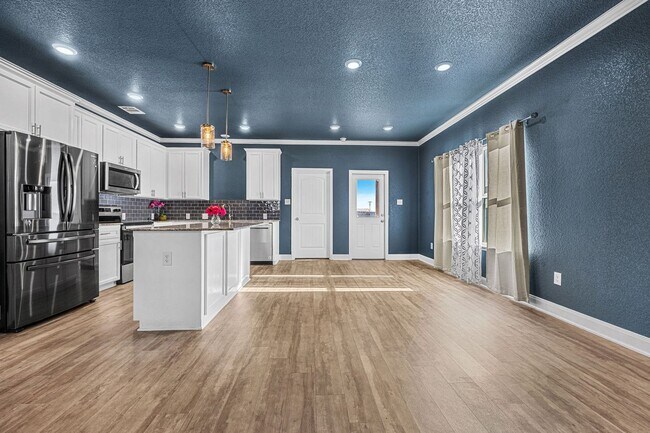 Building Photo - Modern 3 Bed / 2 Bath Home with Granite Kitchen & Full Fenced Yard in Temple