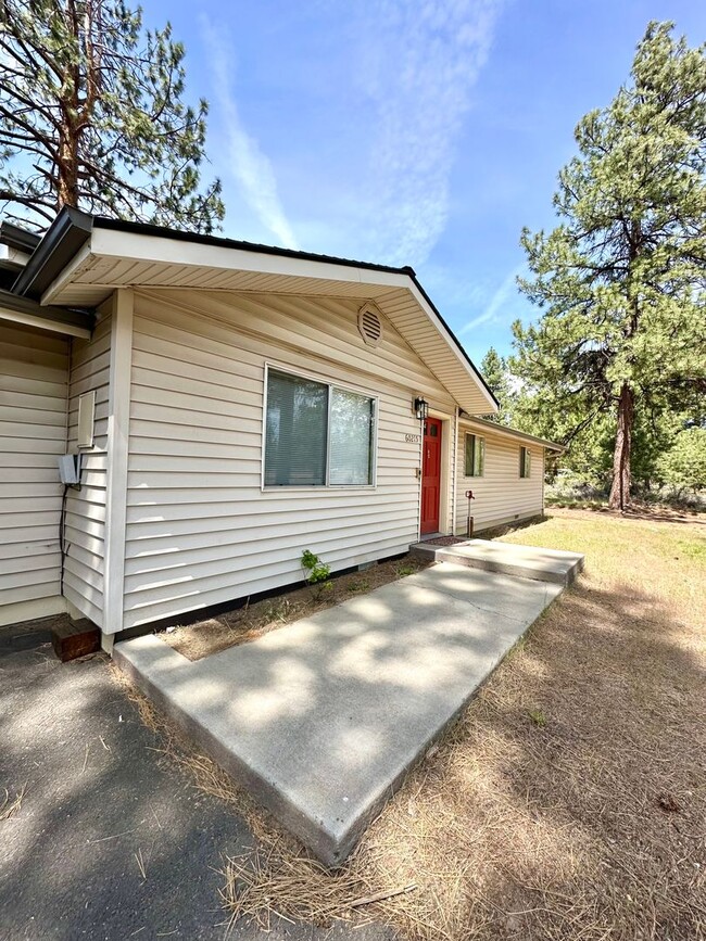 Building Photo - Remodeled 3 Bed Home in Deschutes River Woods with A/C & Large Fenced Yard