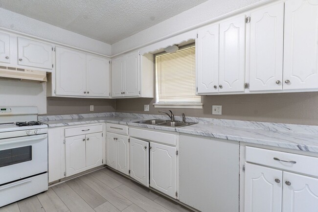 Building Photo - Rent to Own in Midwest City!