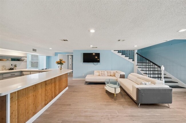 Building Photo - 77 Bayou Vista Dr