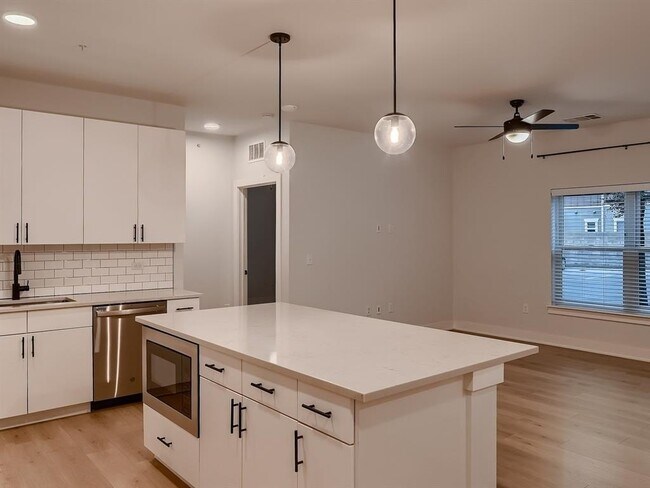 Building Photo - 3101 Govalle Ave