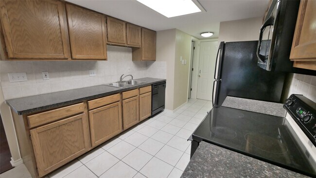Building Photo - 7725 Champion Pines Dr