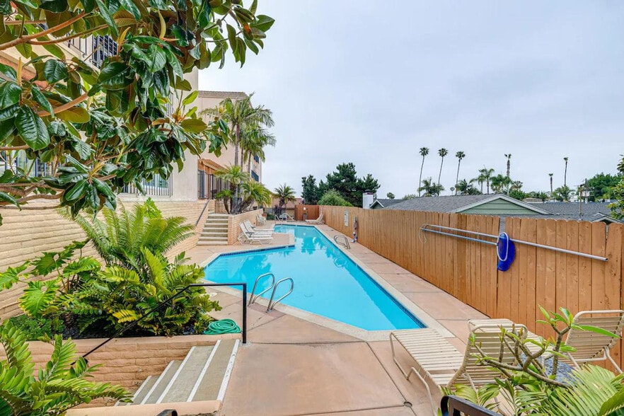 Building Photo - 4730 Noyes St