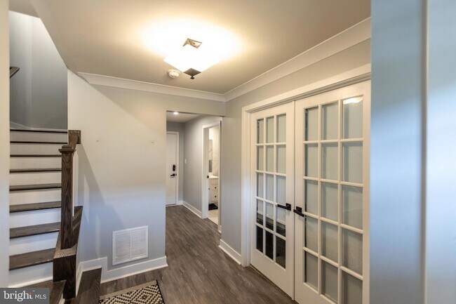 Building Photo - 18105 Red Cedar Rd
