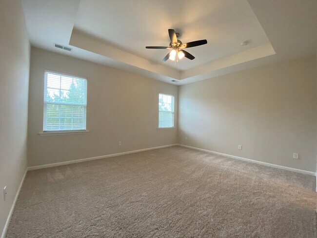 Building Photo - 454 Livingston Dr