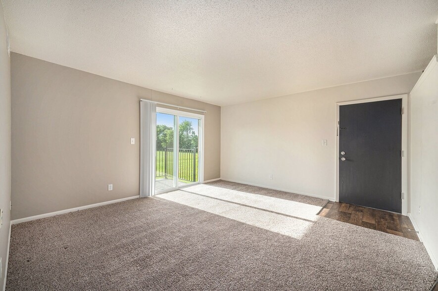 Building Photo - Blue Springs Apartments