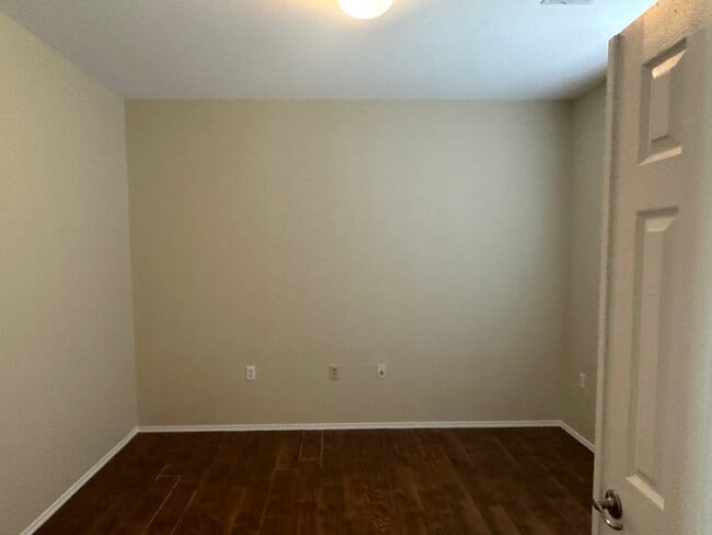 Building Photo - Modern 3/BR 2.5/BA Home with Stylish Kitch...