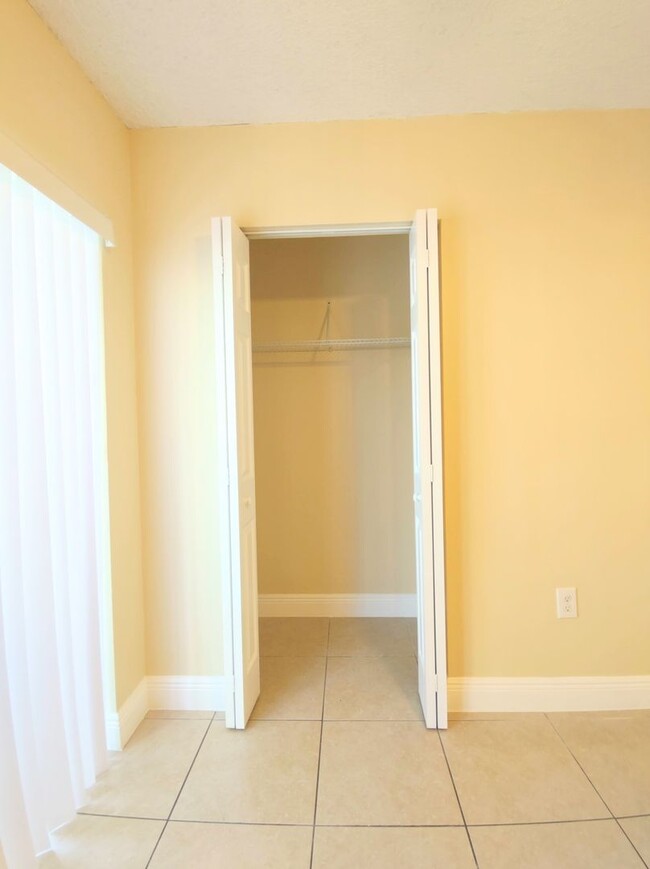 Building Photo - Spacious 2BR in Terrazas Del Sol