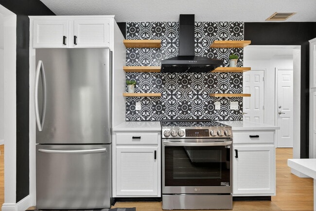 Building Photo - 2606 Monaco Terrace