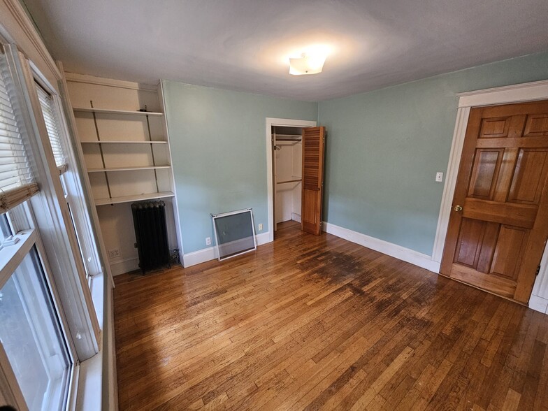 Building Photo - 19 Sartwell Ave