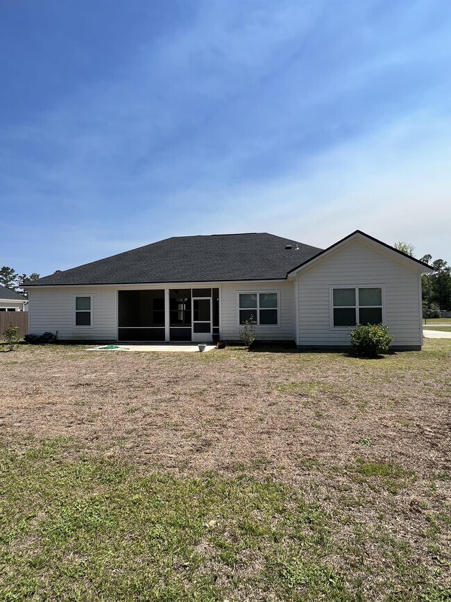 Building Photo - 30 Evergreen Dr