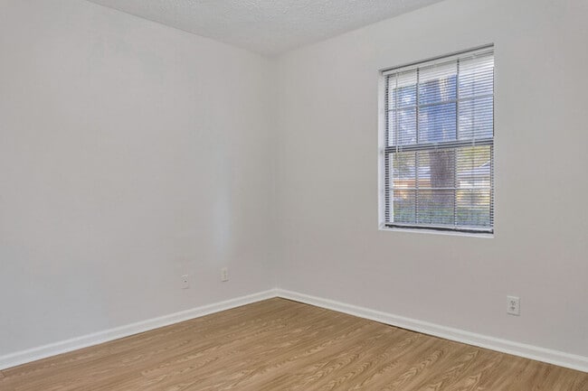 Building Photo - 207 Whittington Dr