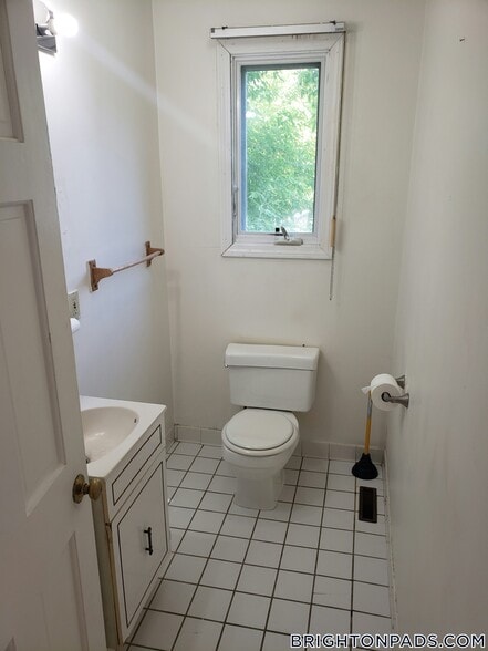 Building Photo - 11 Etna St