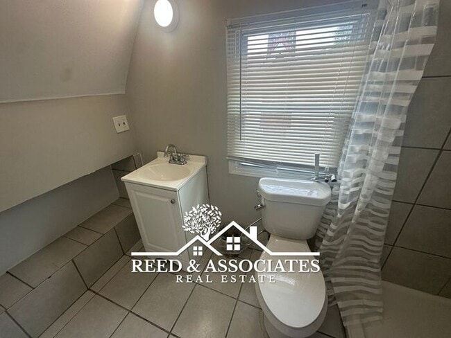 Building Photo - 3 Bedroom in Midtown!