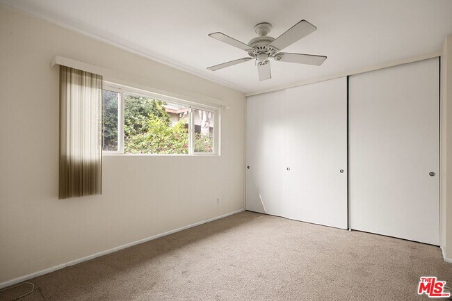 Building Photo - 161 W Channel Rd