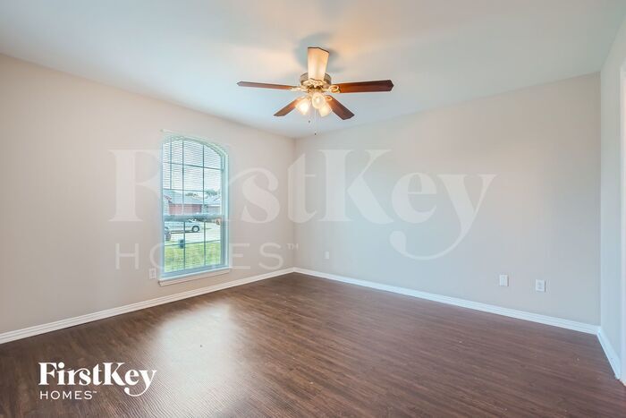Building Photo - 1818 Willowbrook Dr