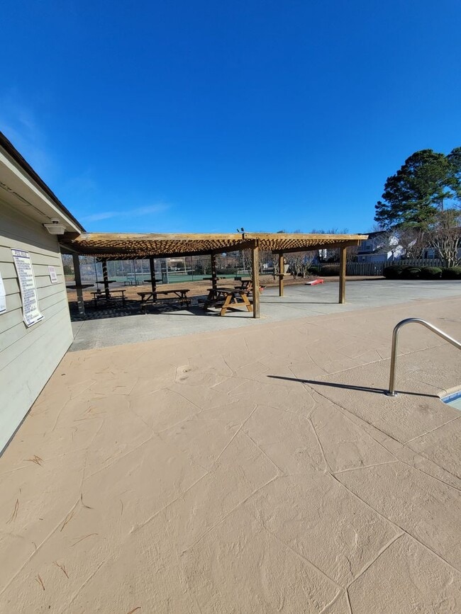 Building Photo - Located in Caneel Cove this 2 bed 2 bath townhome features hardwood floors throughout ,