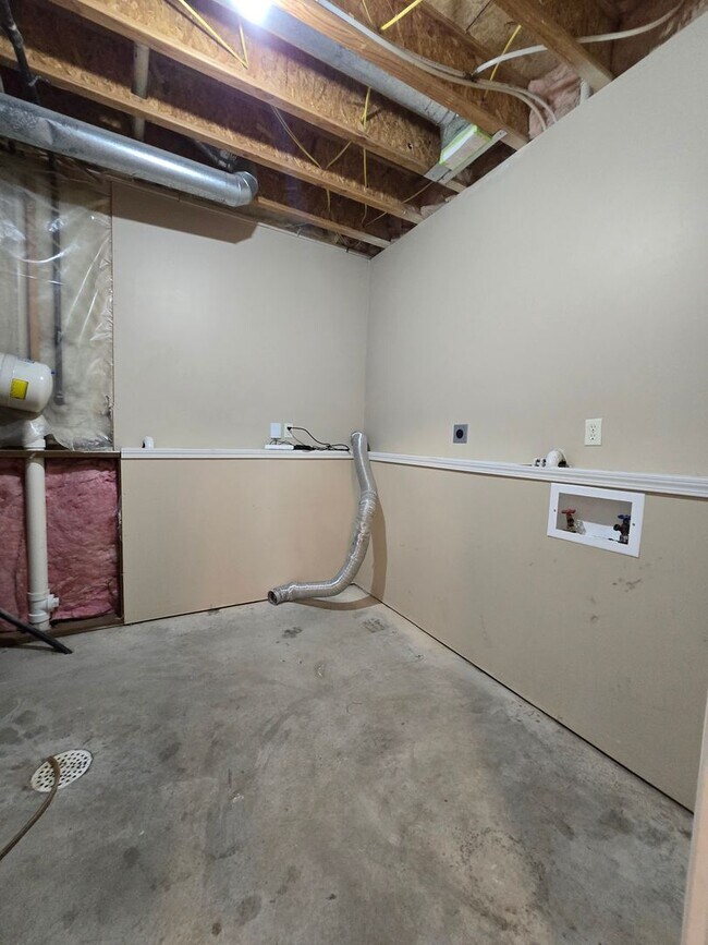 Building Photo - 1317 Mirror Lake Ln