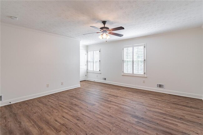 Building Photo - 9630 Pine Thicket Way