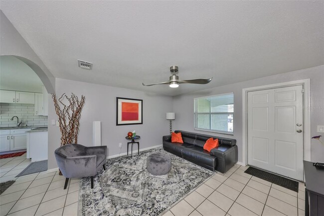 Building Photo - 6025 Florida Cir S