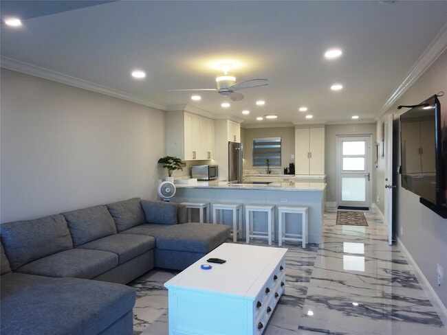 Primary Photo - 8 Briny Ave