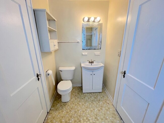 Building Photo - Apartment for rent by the Beach!