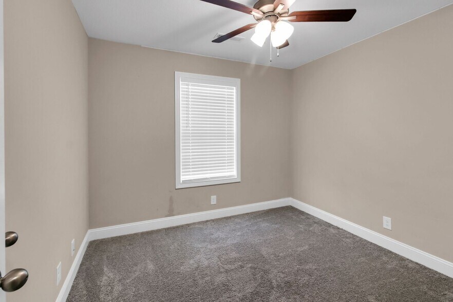 Building Photo - 1037 Whitney Dr