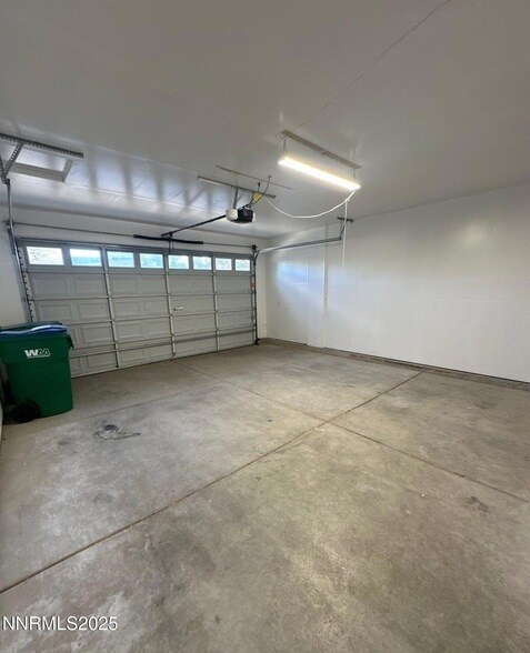 Building Photo - 1279 Par Three Dr
