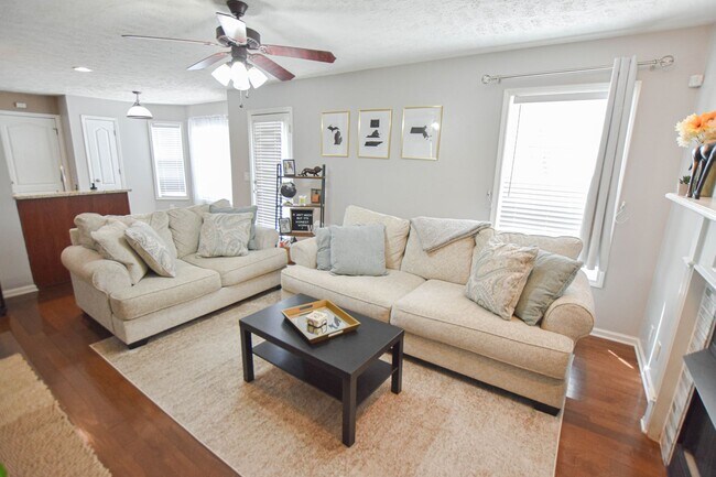 Building Photo - Pet Friendly in Sango!