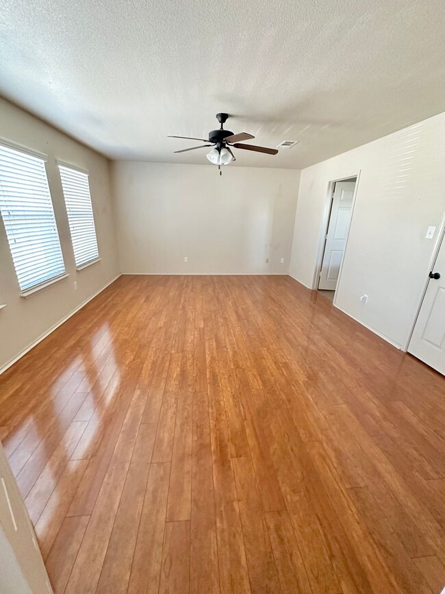 Building Photo - 4Bd/2.5Ba in Killeen, TX!