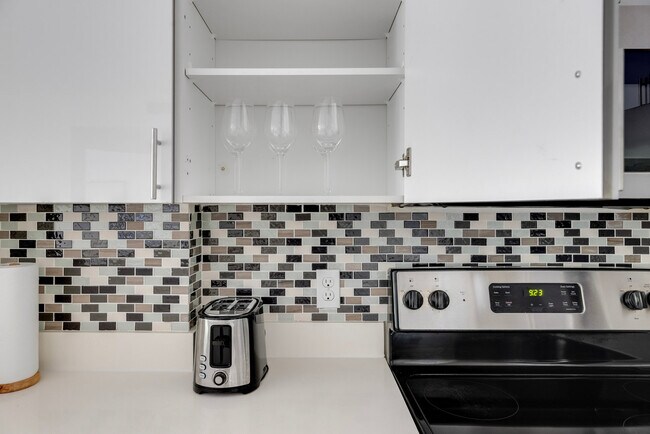 Building Photo - 601 NE 39th St