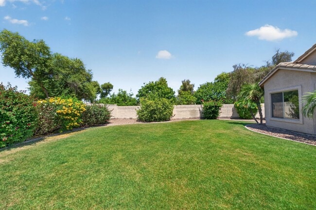 Building Photo - Spacious Gilbert Corner Lot Rental with 4 Bedrooms, Vaulted Ceilings & Private Backyard Retreat