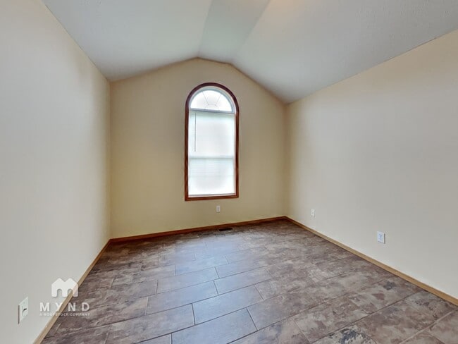 Building Photo - 2628 E Moonlight St