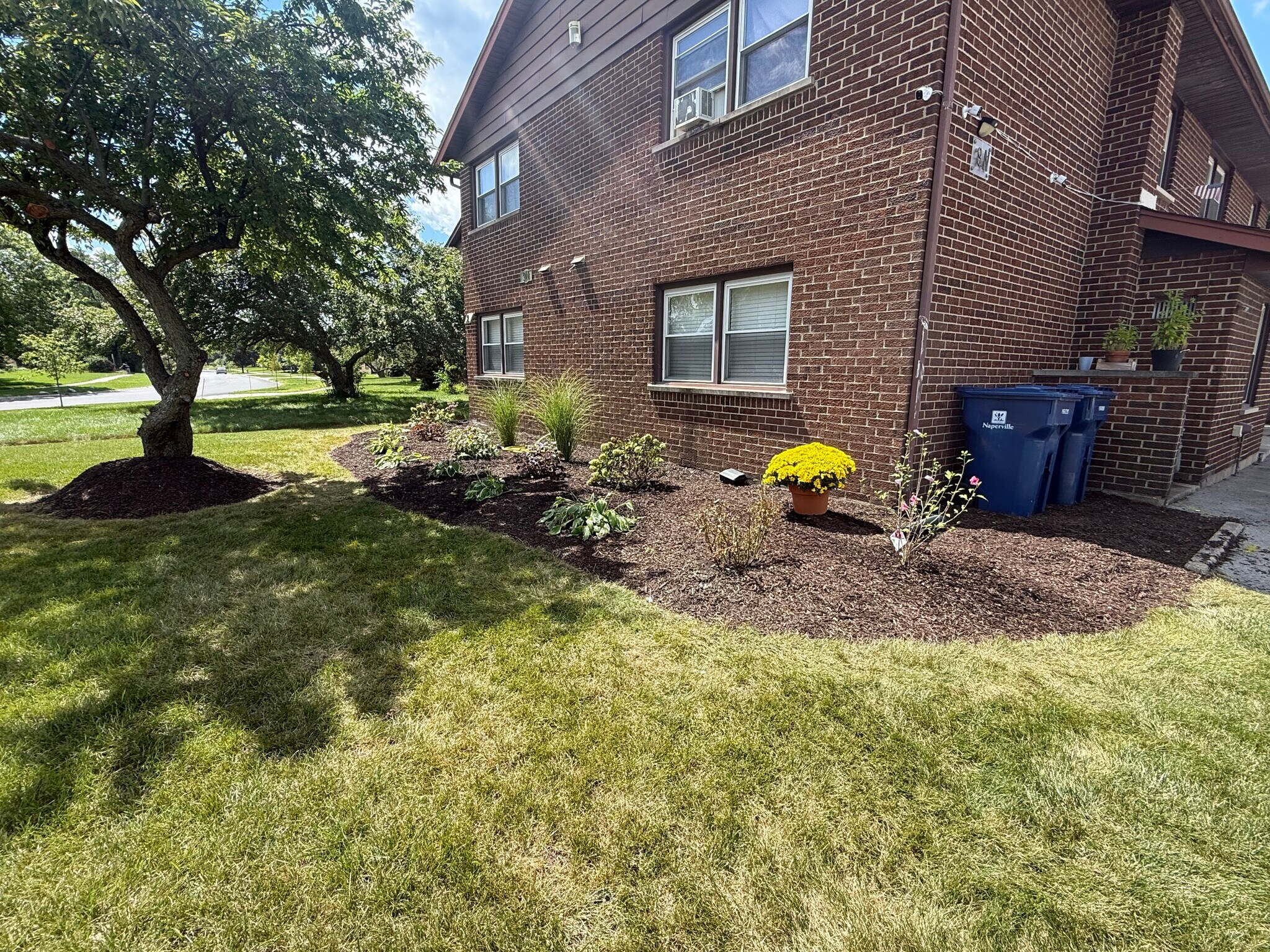 Building Photo - 9 N Whispering Hills Dr