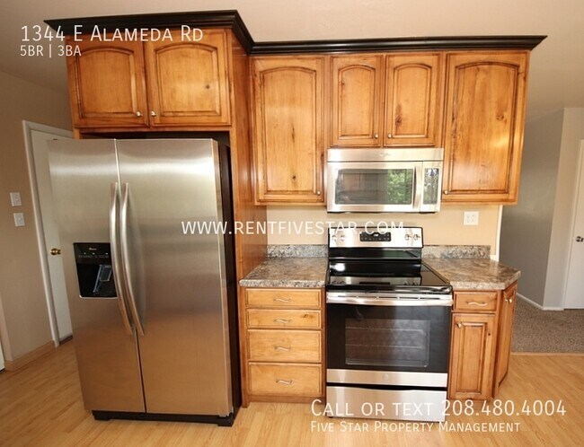 Building Photo - 1344 E Alameda Rd