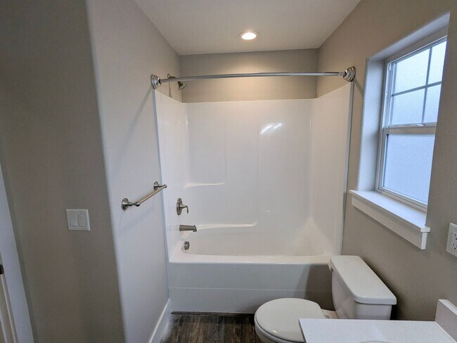 Building Photo - BIGFIR1069-1071