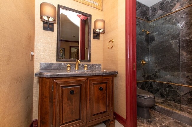 Building Photo - Extraordinary 5-Bed / 5-Bath Oceanfront Pr...