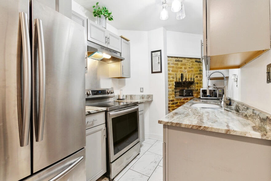 Primary Photo - FULLY FURNISHED & UTILITIES INCLUDED!