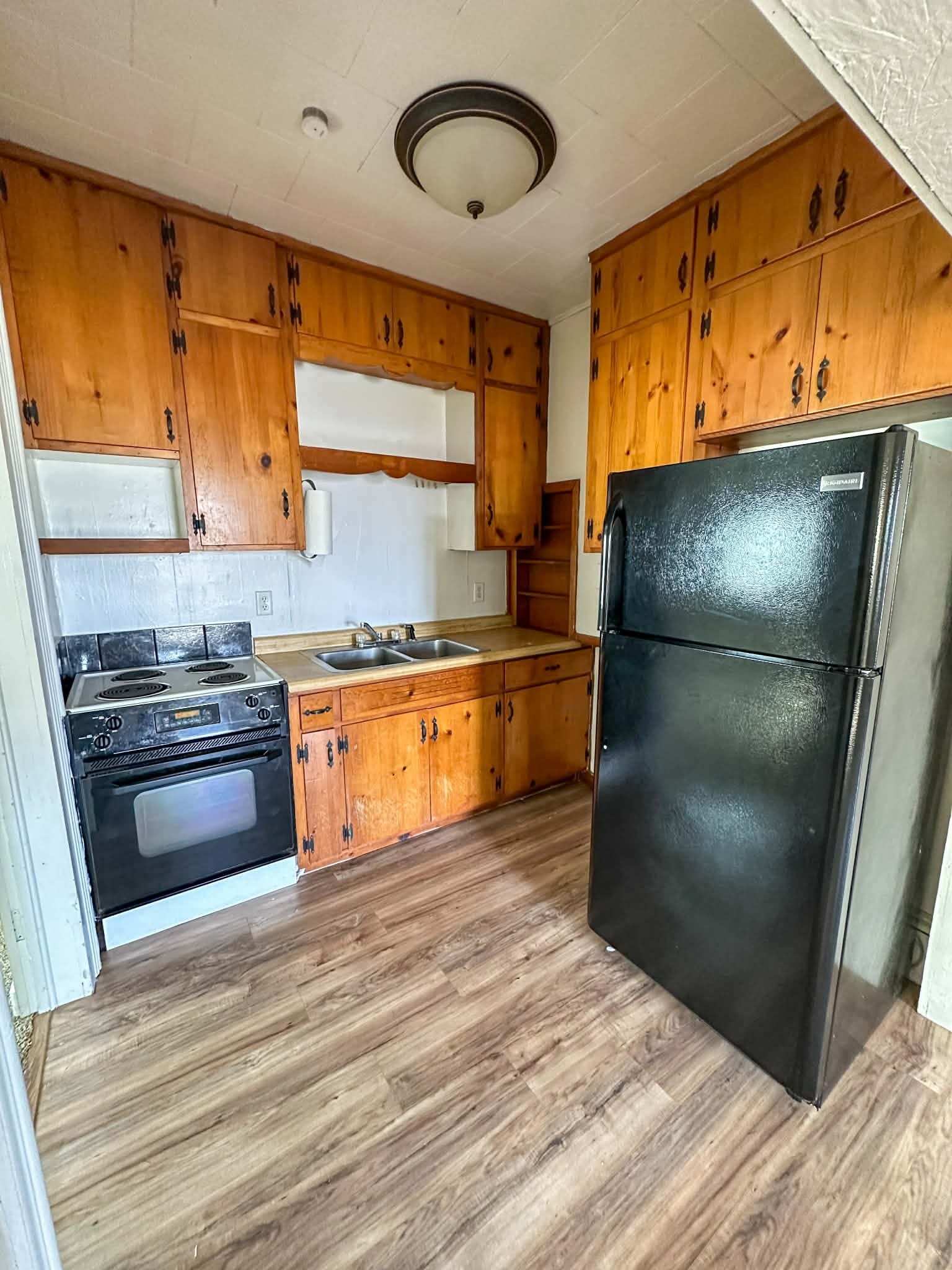 kitchen - 717 Summit St