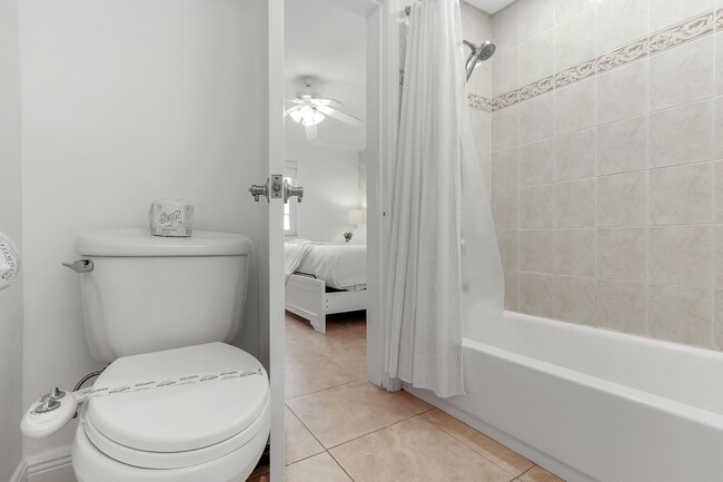 Building Photo - 2424 SE 17th St