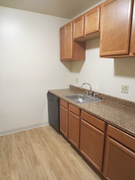 Building Photo - 6350 Forward Ave