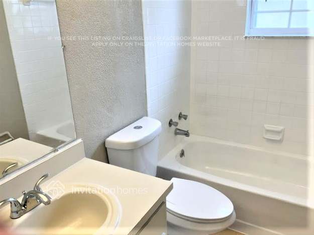 Building Photo - 2907 Juniper Dr