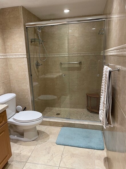 Master Room Bathroom - 5005 Collins Ave