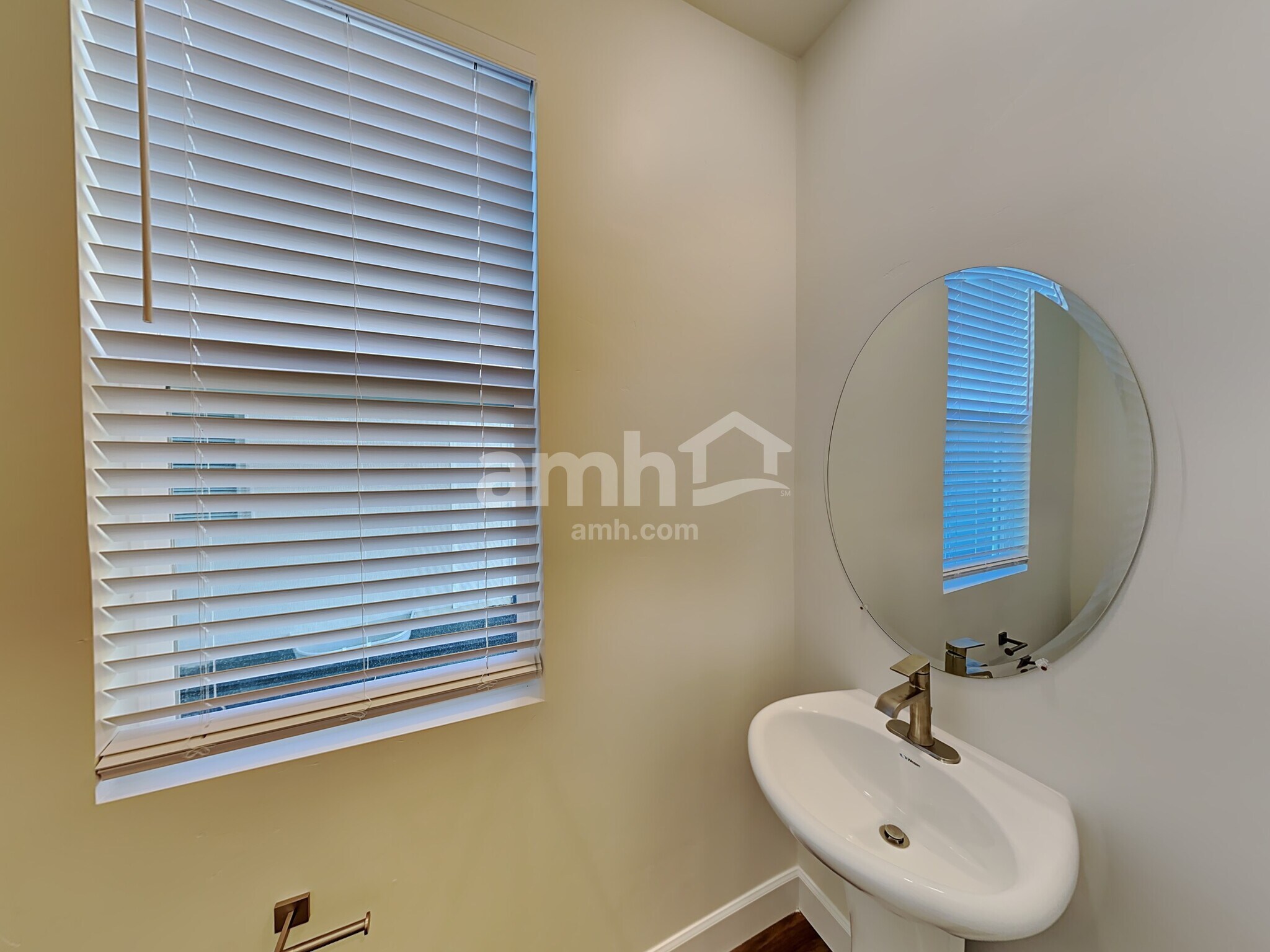 Building Photo - 6818 N Silver Gate Dr