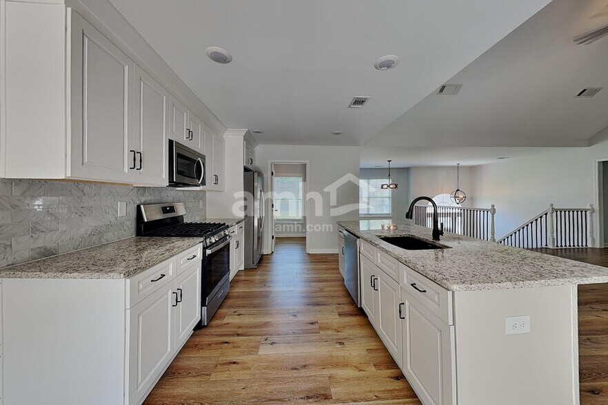 Building Photo - 5075 Roxton Ln
